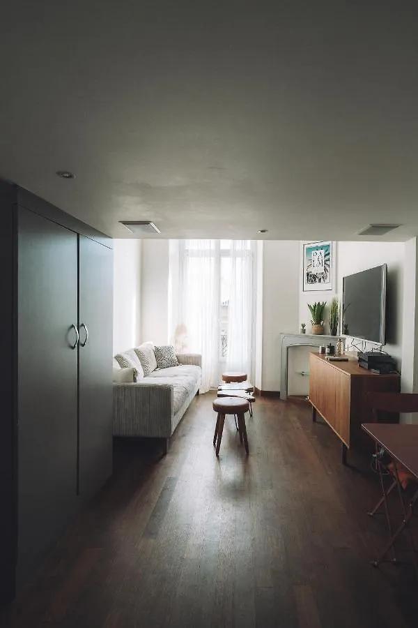 Cannes Centre Ville- Bel Appartement Studio + Mezzanine