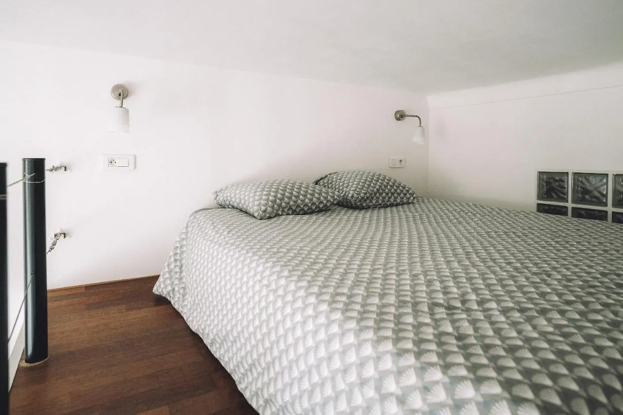 Cannes Centre Ville- Bel Appartement Studio + Mezzanine